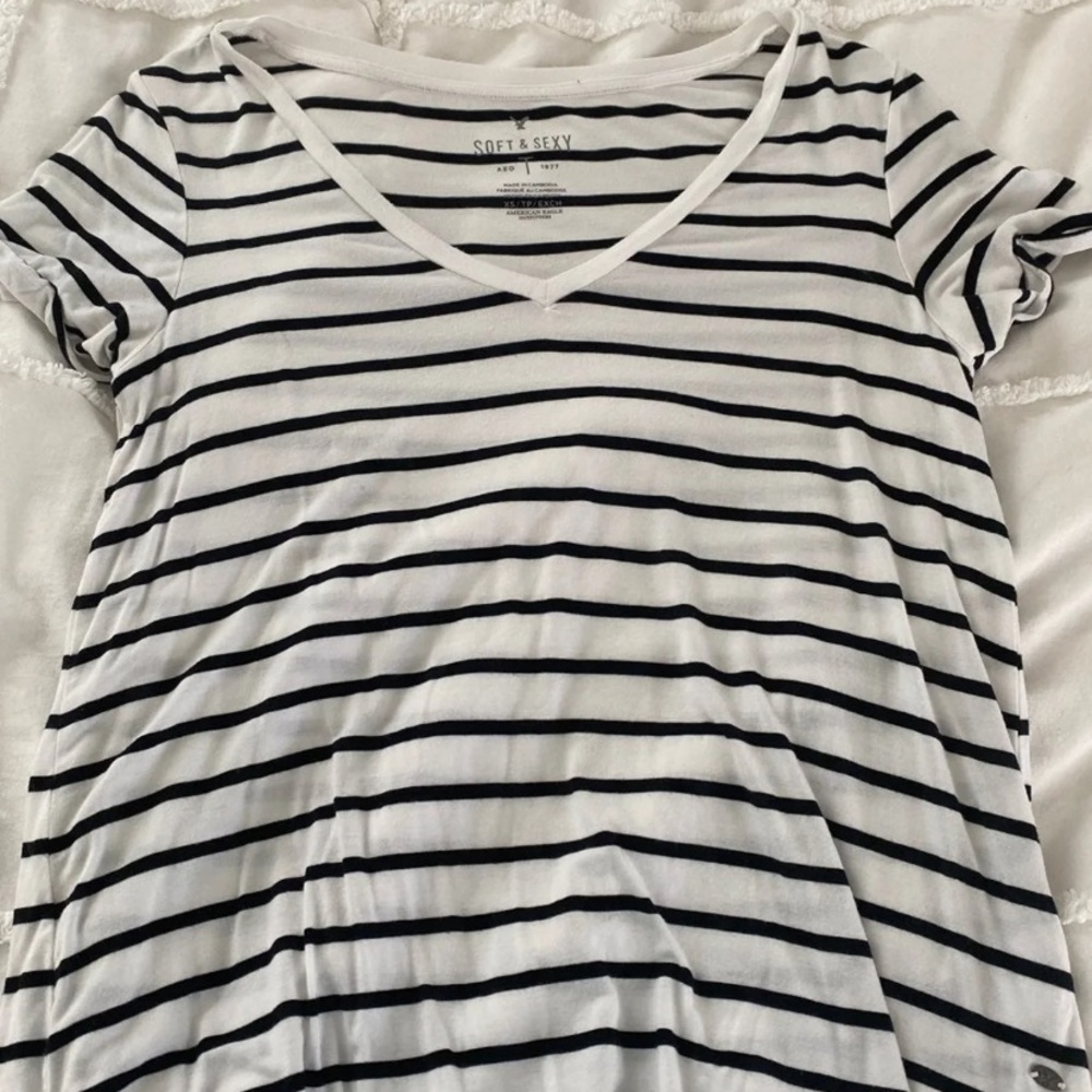 V-Neck American Eagle Soft and Sexy Tee